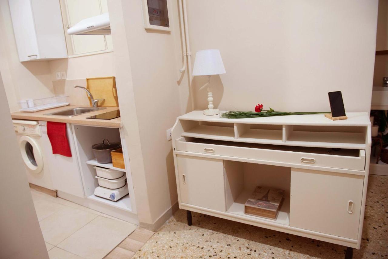 Filopappou Decent Apartment Atenas Exterior foto