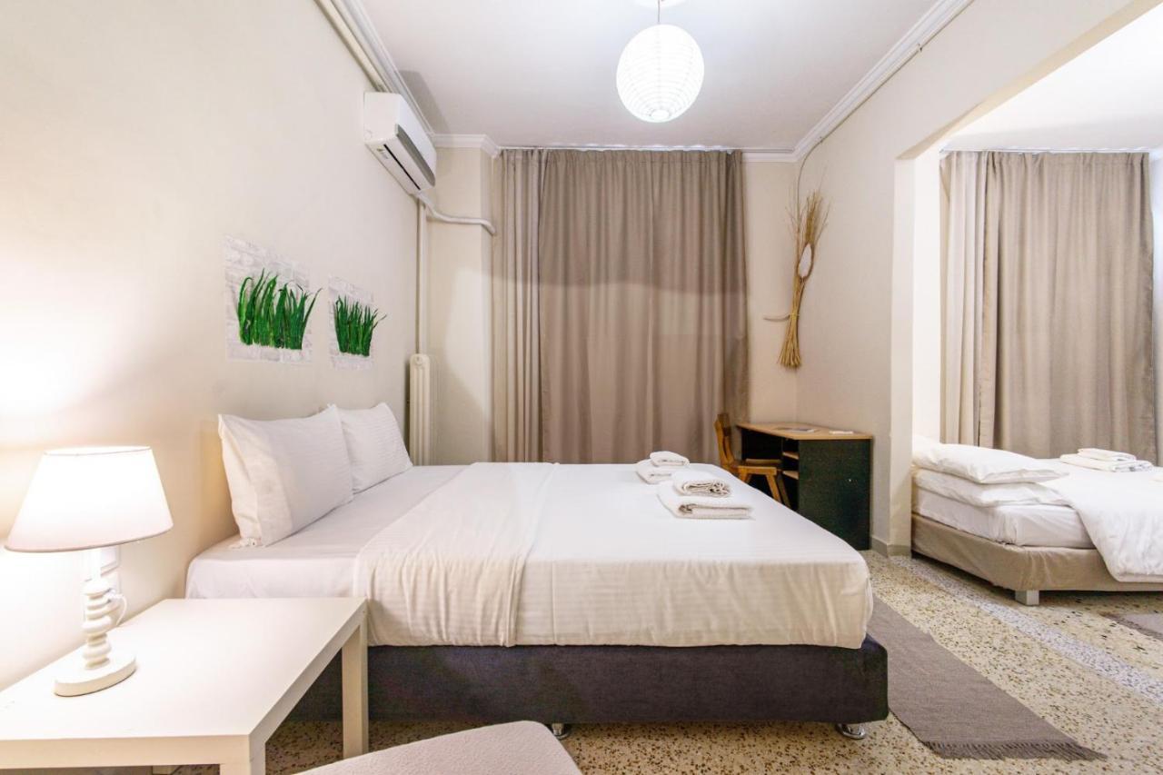 Filopappou Decent Apartment Atenas Exterior foto