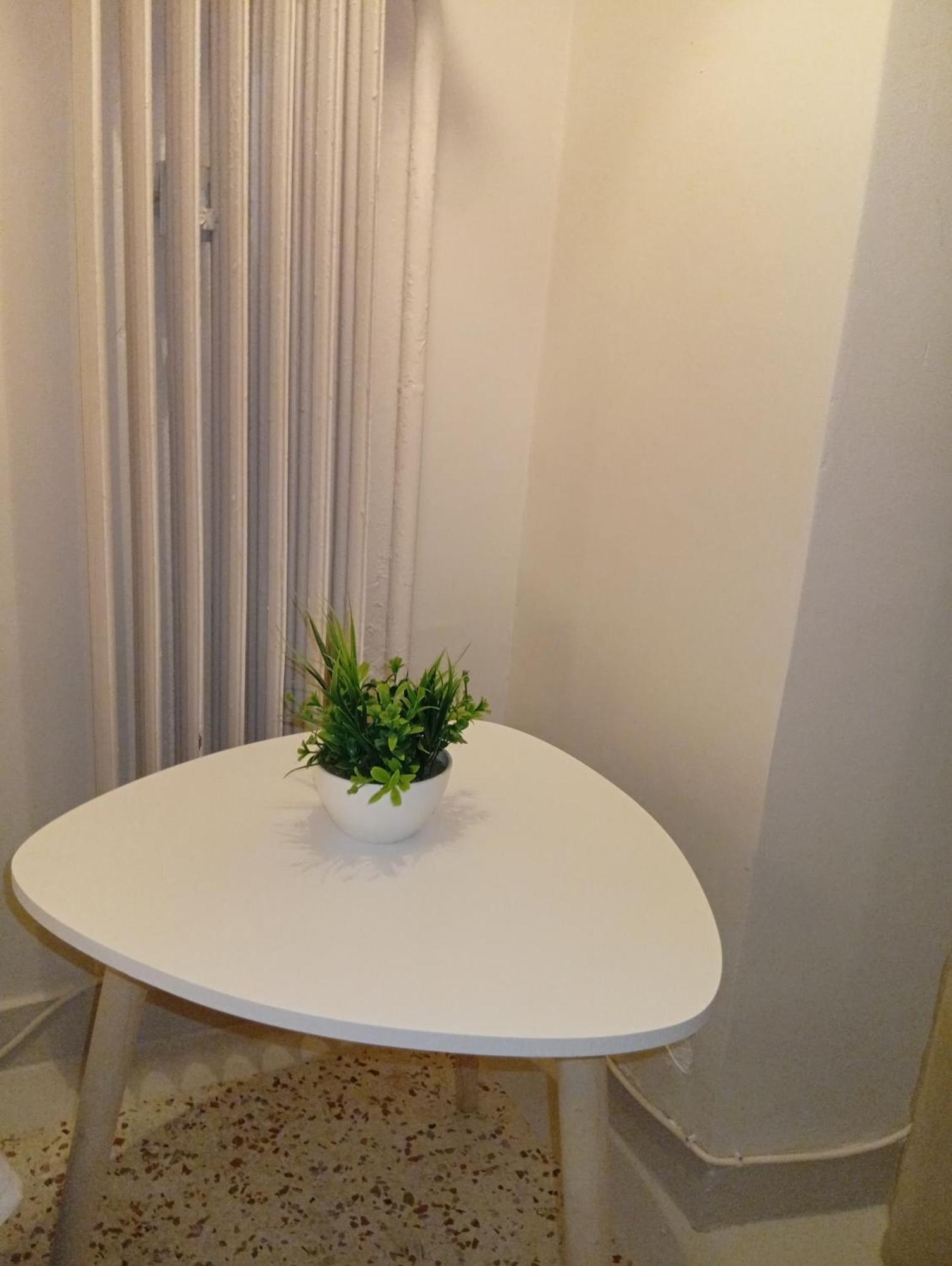 Filopappou Decent Apartment Atenas Exterior foto